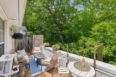 104 Pinewood Road Hartsdale NY 10530