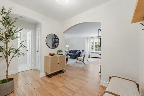 104 Pinewood Road Hartsdale NY 10530