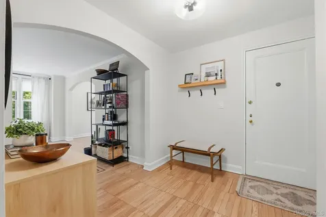 104 Pinewood Road Hartsdale NY 10530
