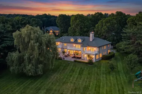 5 Farmwoods Lane Upper Brookville NY 11545