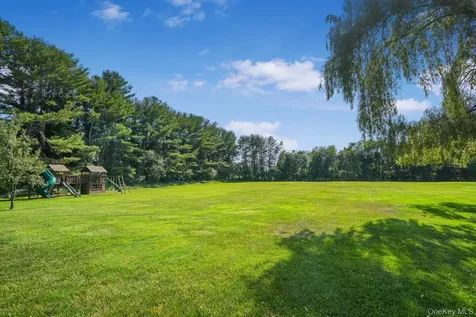 5 Farmwoods Lane Upper Brookville NY 11545
