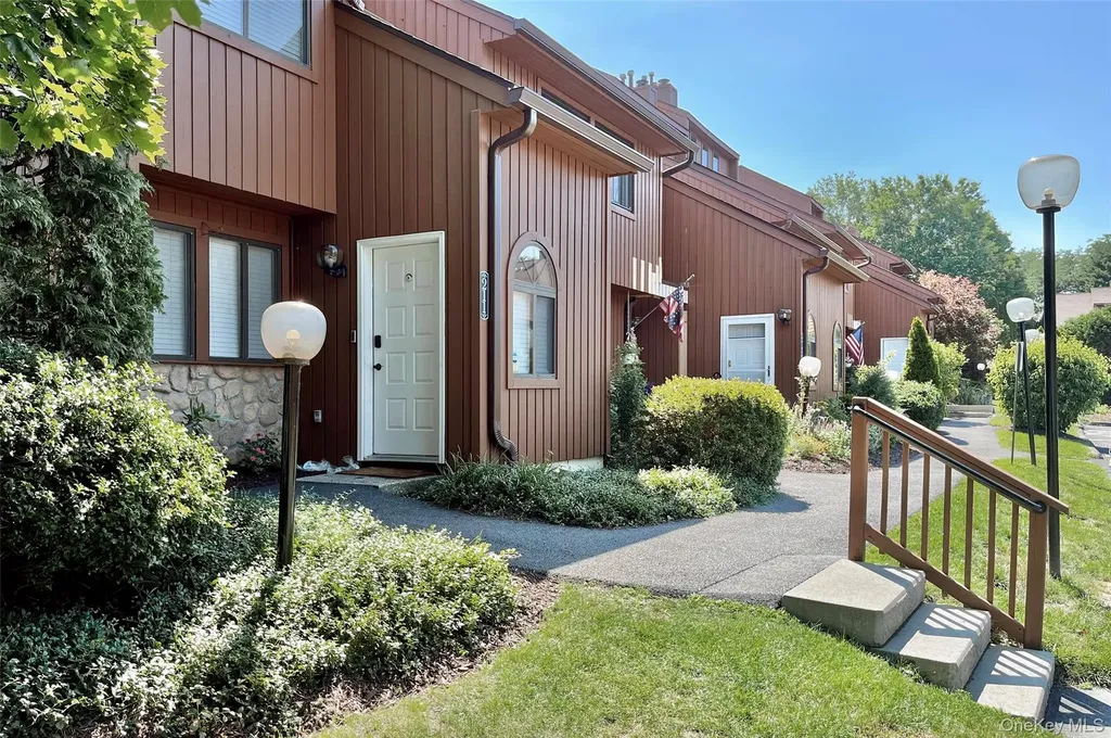 212 Falcon Court Poughkeepsie NY 12603