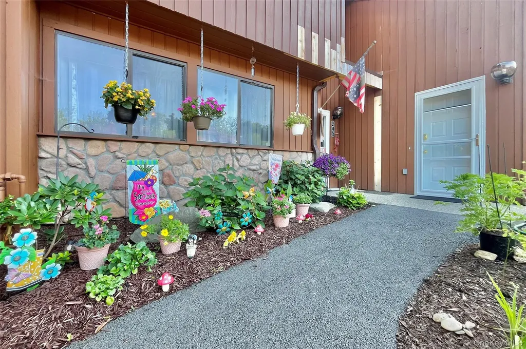 212 Falcon Court Poughkeepsie NY 12603
