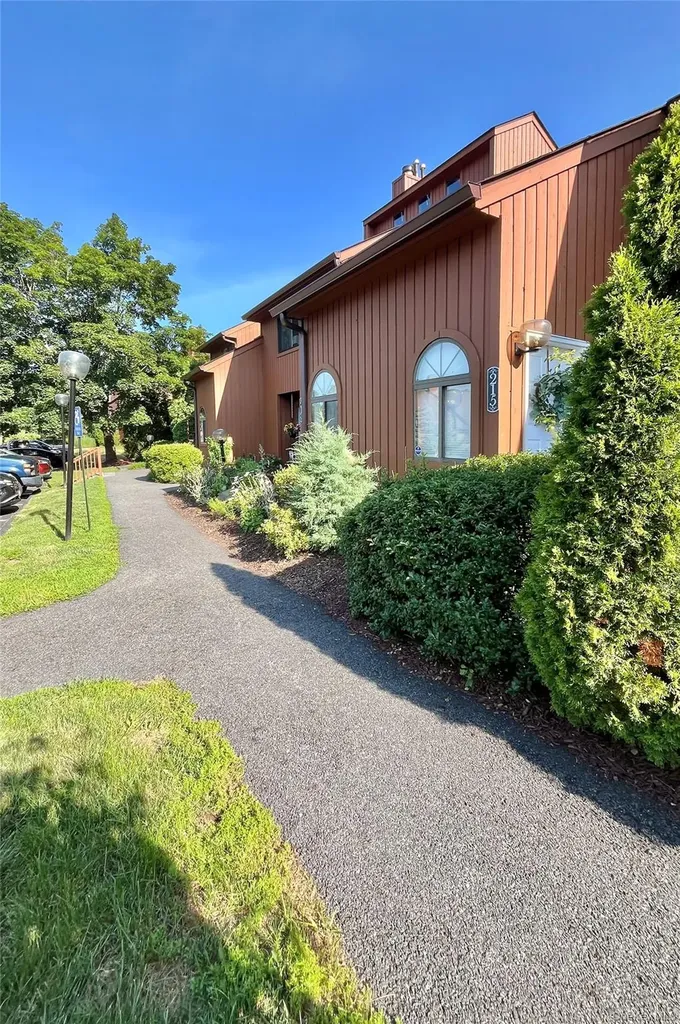 212 Falcon Court Poughkeepsie NY 12603