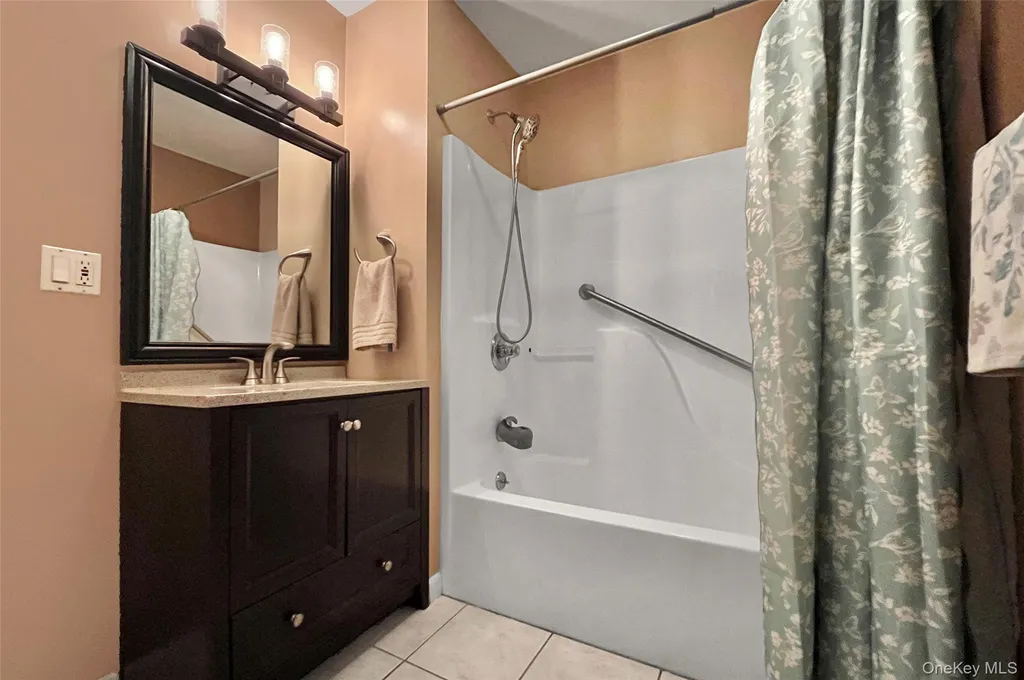 212 Falcon Court Poughkeepsie NY 12603