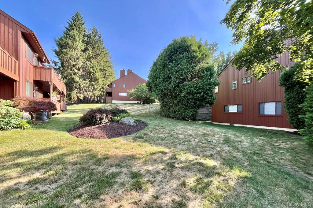 212 Falcon Court Poughkeepsie NY 12603