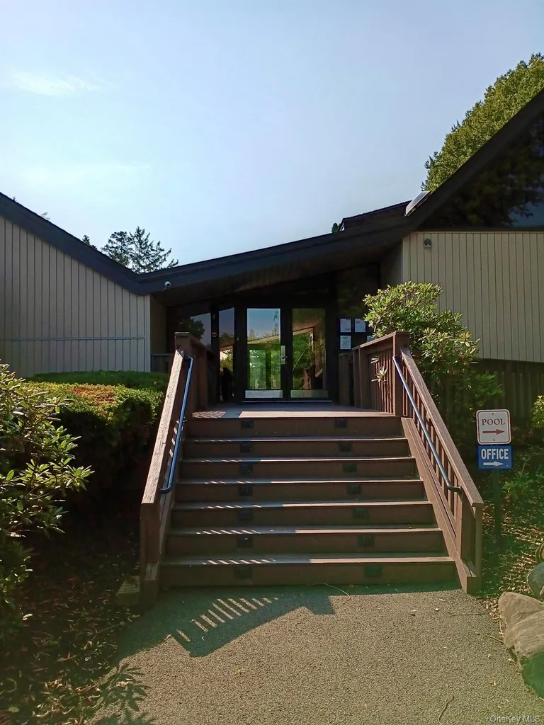 212 Falcon Court Poughkeepsie NY 12603