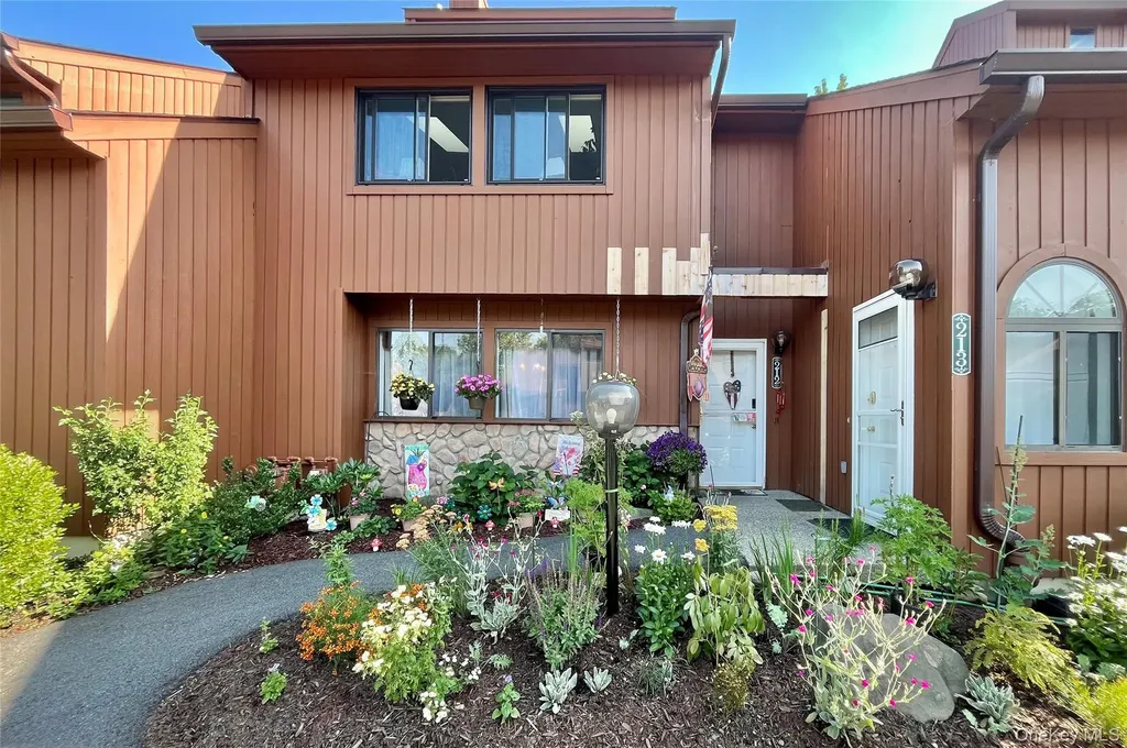212 Falcon Court Poughkeepsie NY 12603