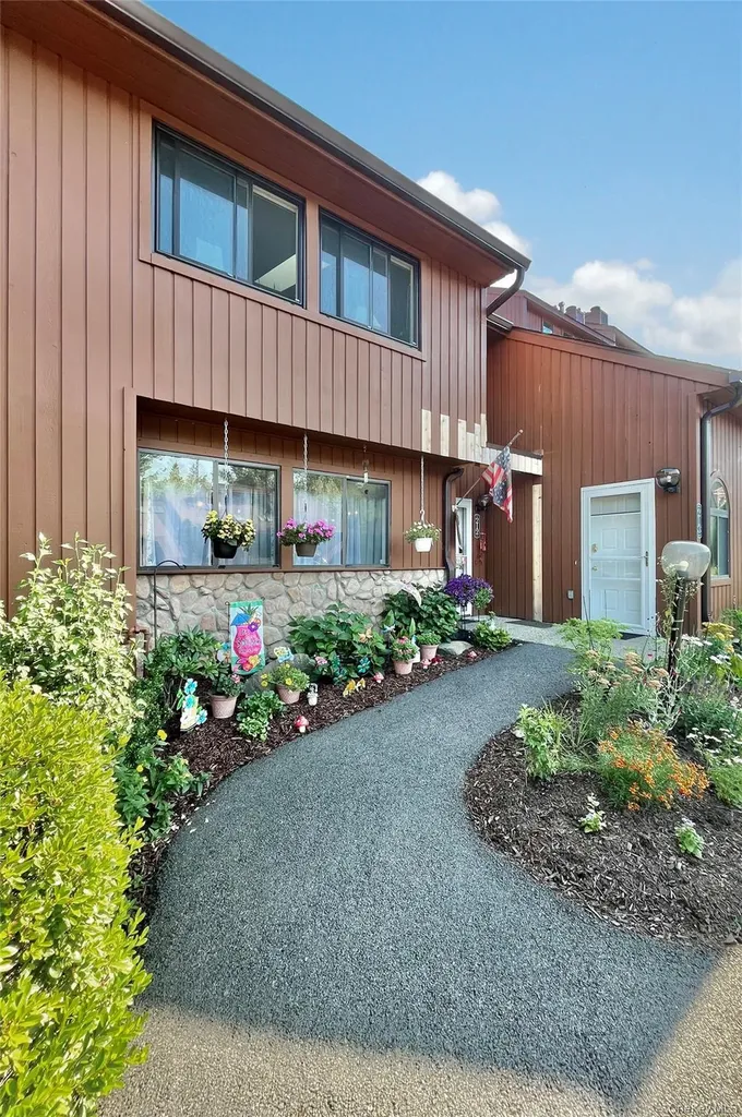 212 Falcon Court Poughkeepsie NY 12603