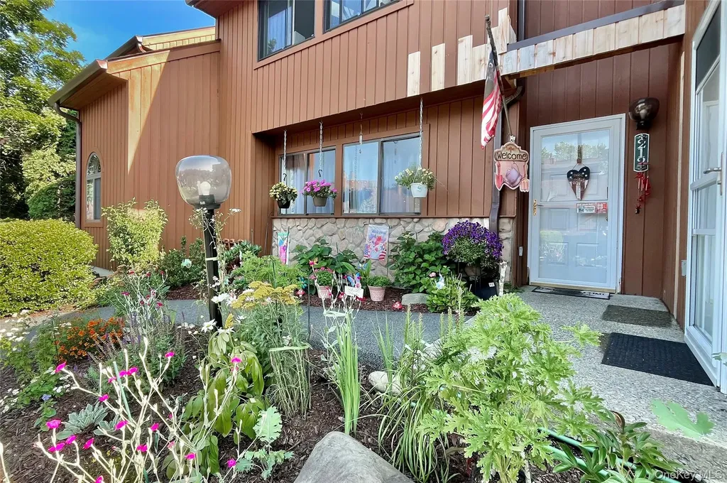212 Falcon Court Poughkeepsie NY 12603