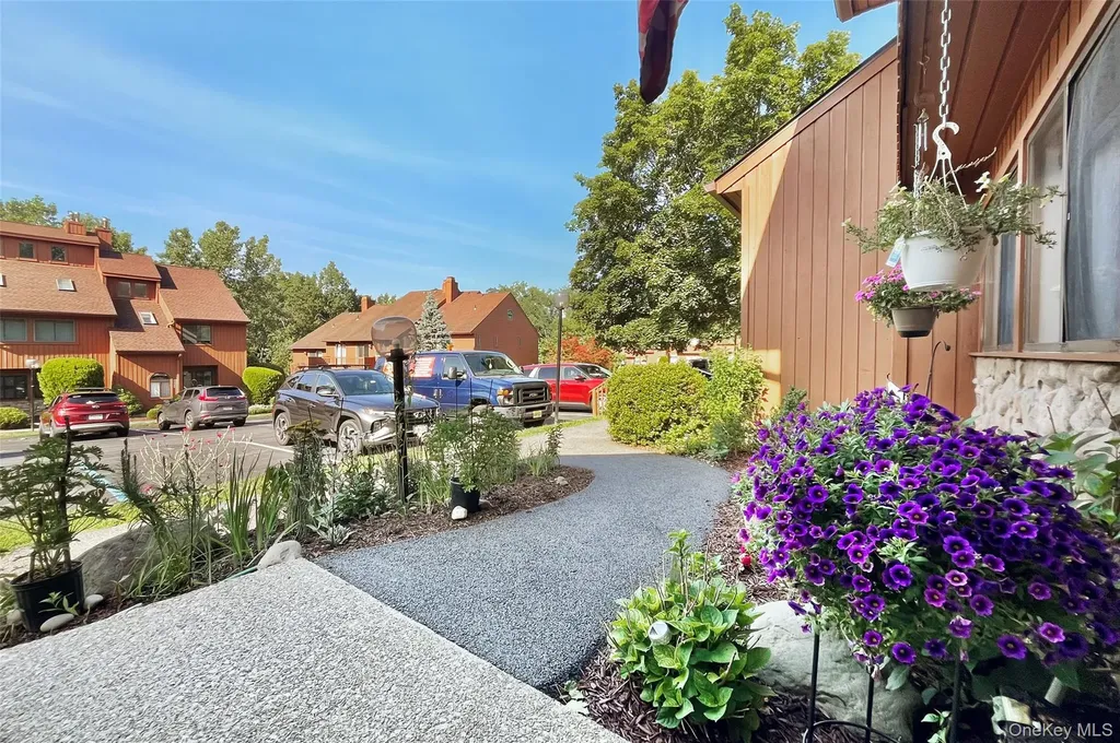 212 Falcon Court Poughkeepsie NY 12603