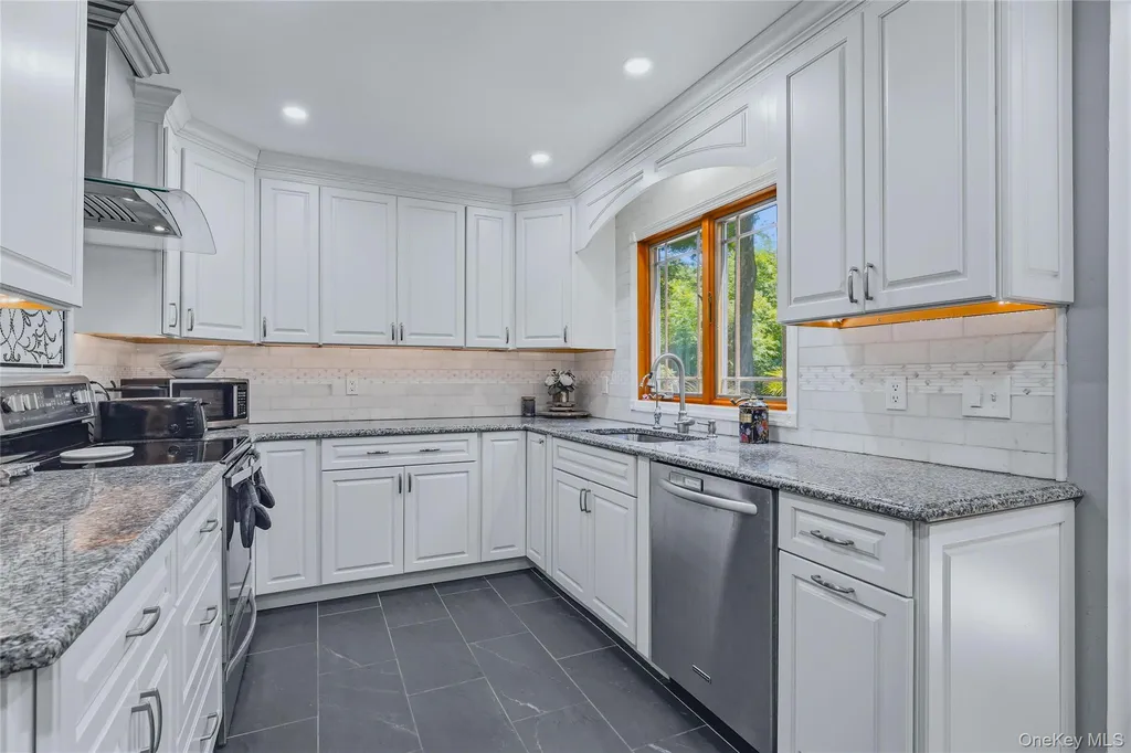 43 Nathan Hale Drive Stormville NY 12582