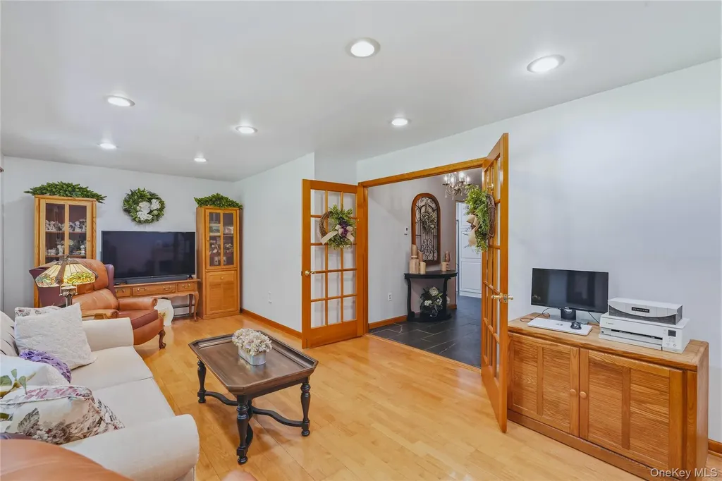43 Nathan Hale Drive Stormville NY 12582