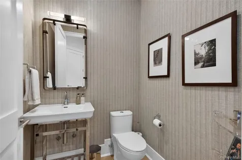 63 Three Ponds Lane W Woodbury NY 11797
