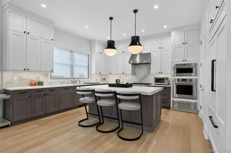 63 Three Ponds Lane W Woodbury NY 11797