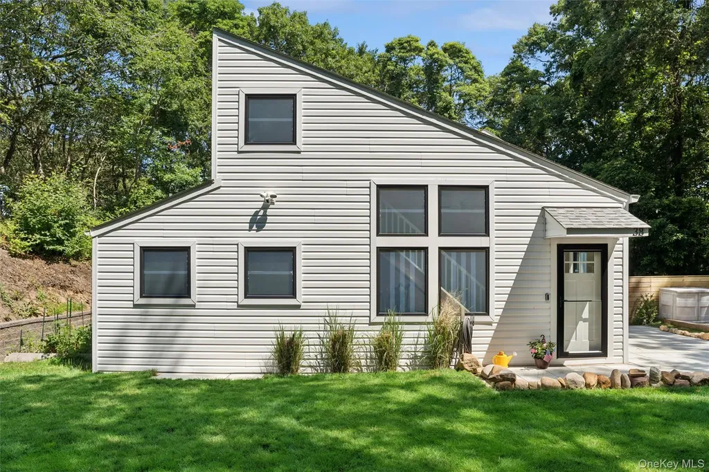 356 Oakleigh Avenue Baiting Hollow NY 11933