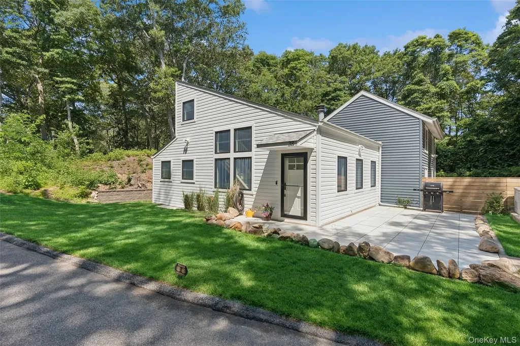 356 Oakleigh Avenue Baiting Hollow NY 11933
