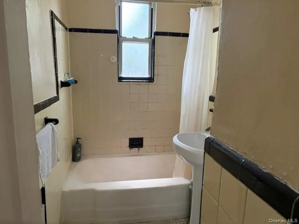 193-16 39th Avenue Flushing NY 11358