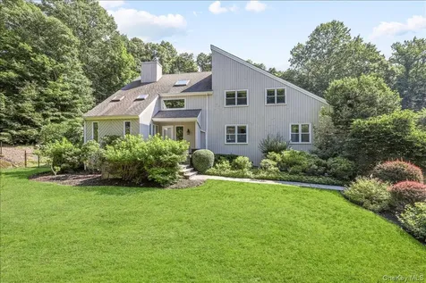 10 Woodland Court S Bedford NY 10506