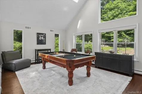 10 Woodland Court S Bedford NY 10506