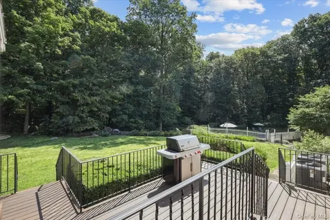 10 Woodland Court S Bedford NY 10506