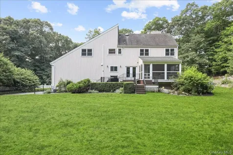 10 Woodland Court S Bedford NY 10506