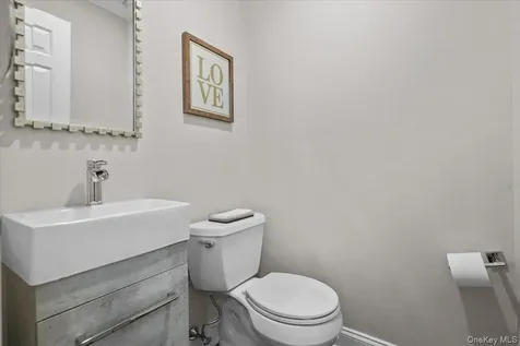 10 Woodland Court S Bedford NY 10506