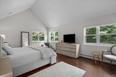 10 Woodland Court S Bedford NY 10506