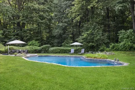 10 Woodland Court S Bedford NY 10506