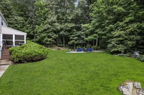10 Woodland Court S Bedford NY 10506