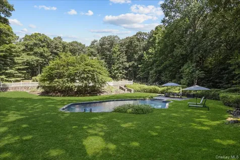 10 Woodland Court S Bedford NY 10506