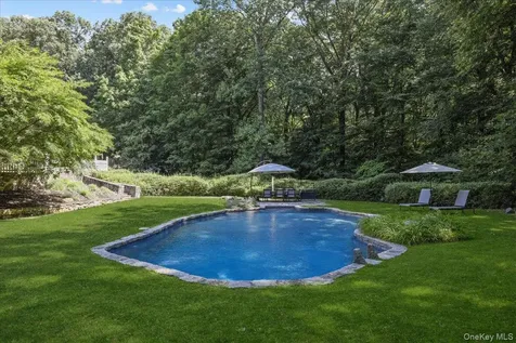 10 Woodland Court S Bedford NY 10506