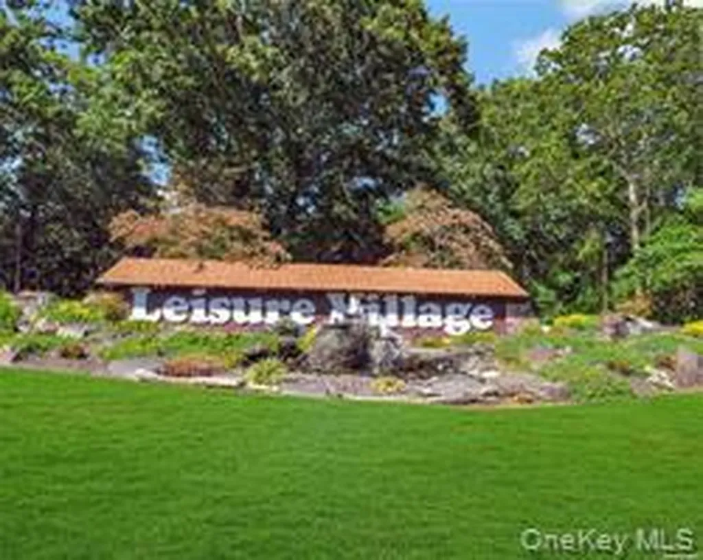 176 Ventry Court Ridge NY 11961