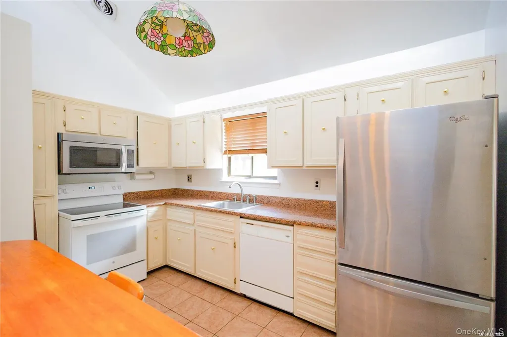 31-44 29 Street Astoria NY 11106