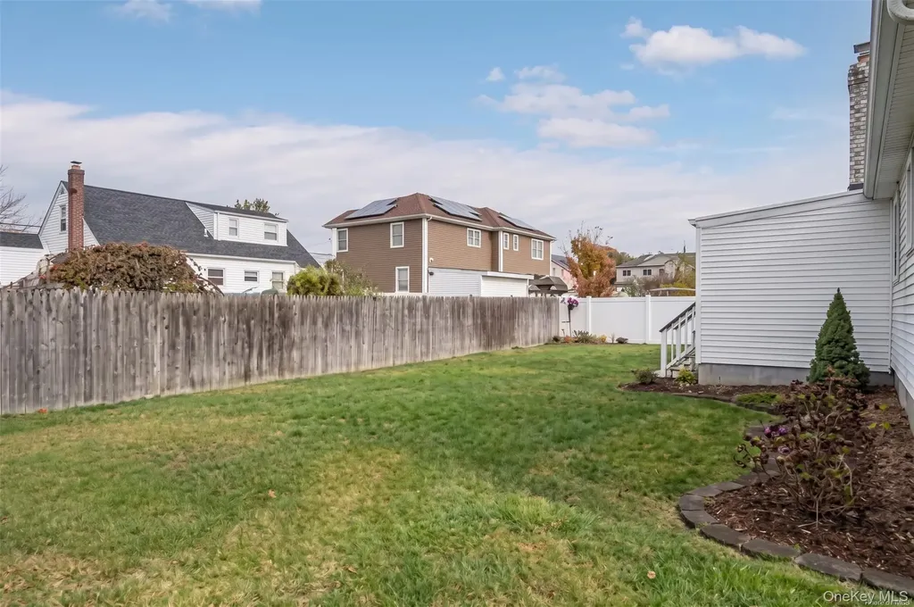 20 E Seacrest Avenue Lindenhurst NY 11757