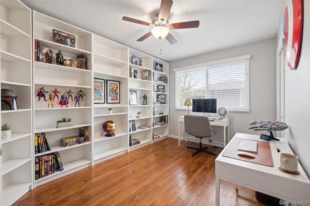 20 E Seacrest Avenue Lindenhurst NY 11757