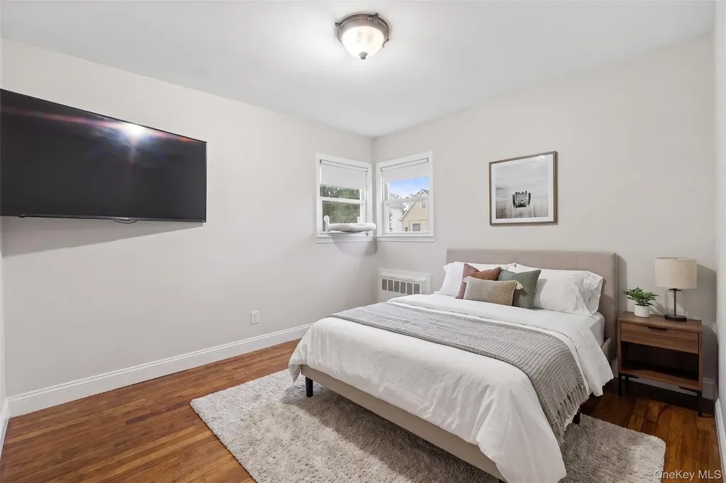 20 E Seacrest Avenue Lindenhurst NY 11757