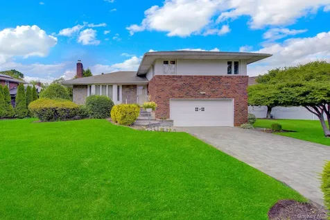 38 Center Drive Syosset NY 11791