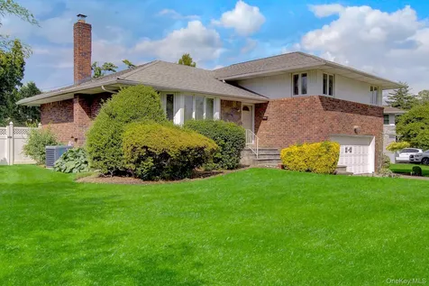 38 Center Drive Syosset NY 11791