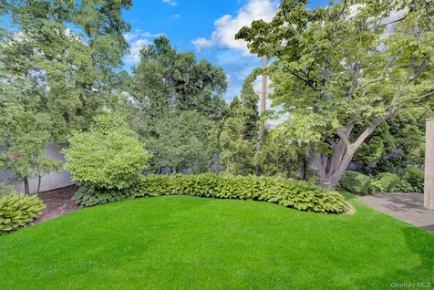 38 Center Drive Syosset NY 11791