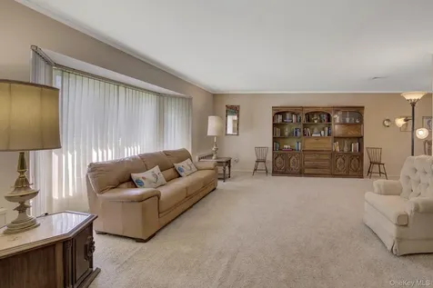 38 Center Drive Syosset NY 11791