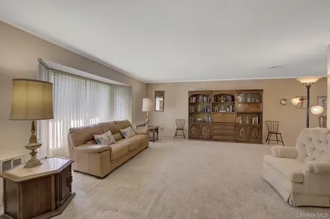 38 Center Drive Syosset NY 11791