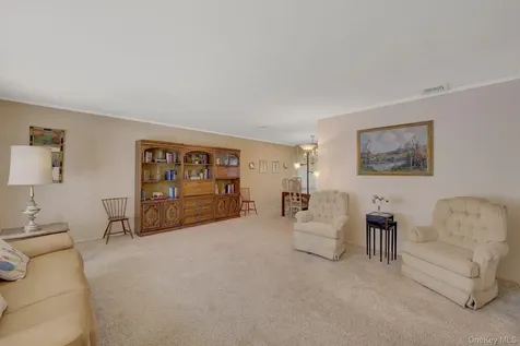 38 Center Drive Syosset NY 11791