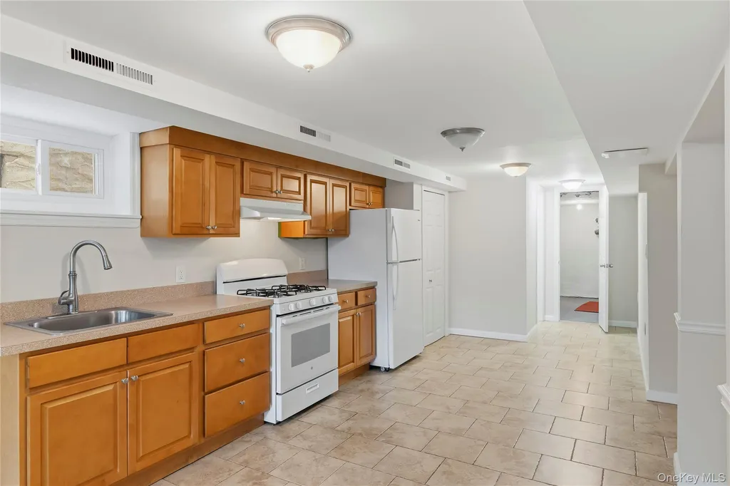 817 Quincy Avenue Bronx NY 10465