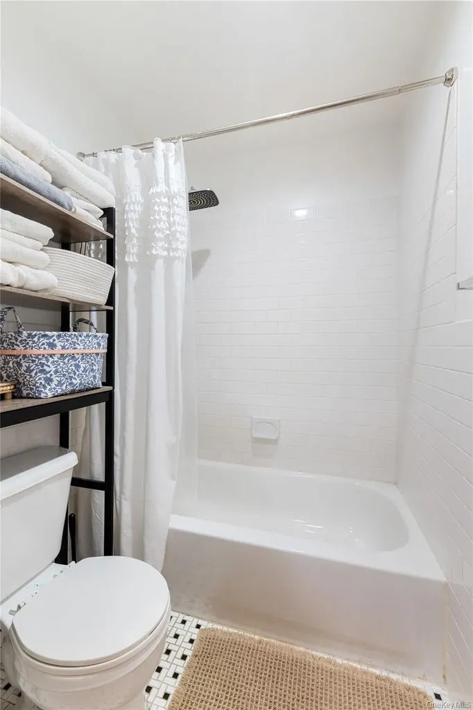 7608 69th Place Glendale NY 11385