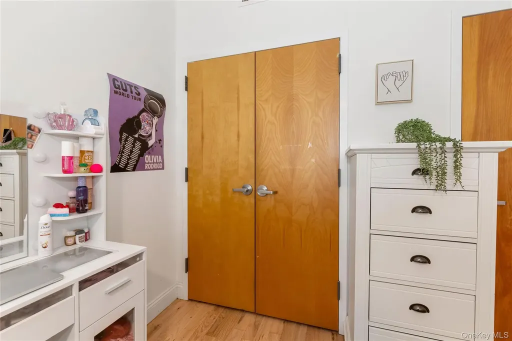 7608 69th Place Glendale NY 11385