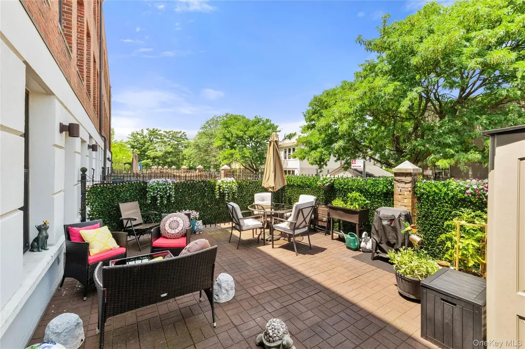 7608 69th Place Glendale NY 11385
