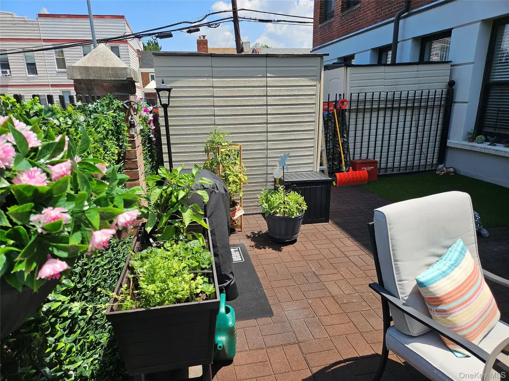 7608 69th Place Glendale NY 11385