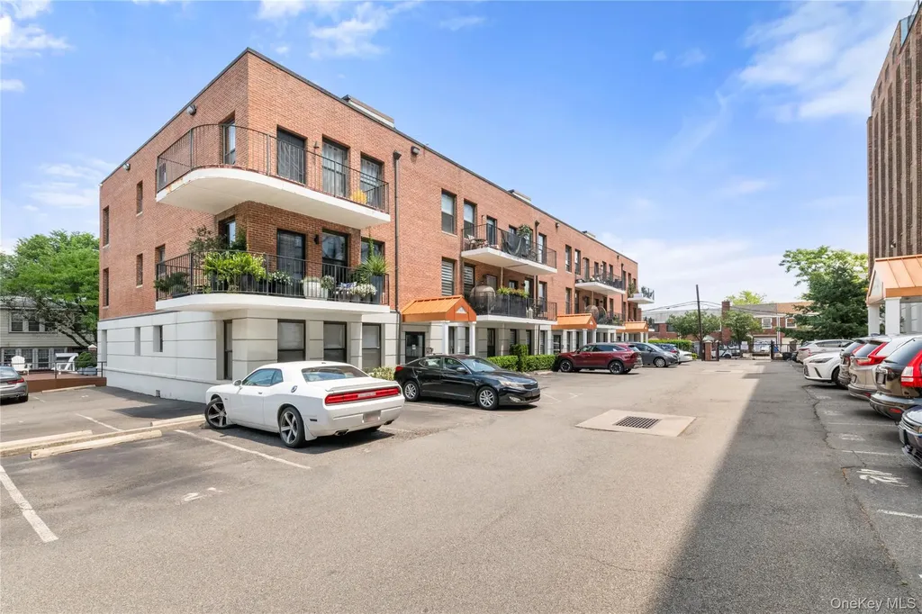 7608 69th Place Glendale NY 11385