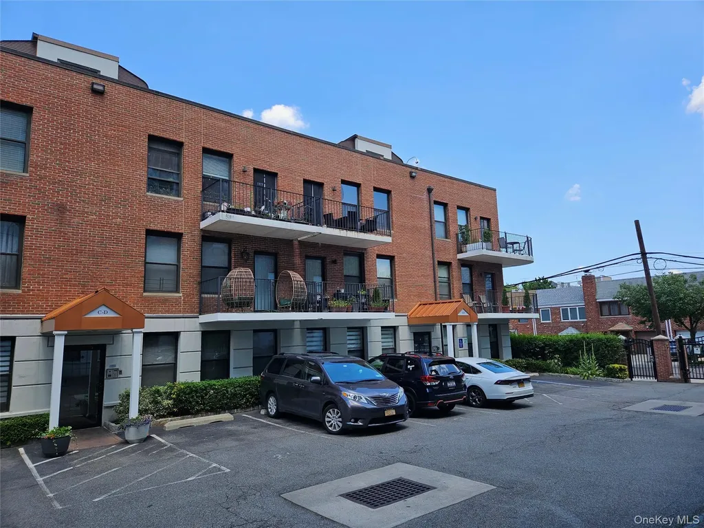 7608 69th Place Glendale NY 11385
